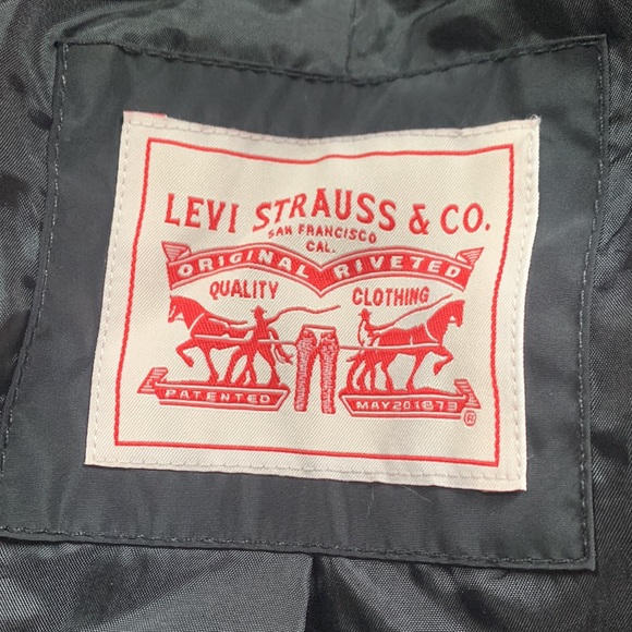 Levi’s diamond quilted bomber jacket for women - Picture 4 of 9